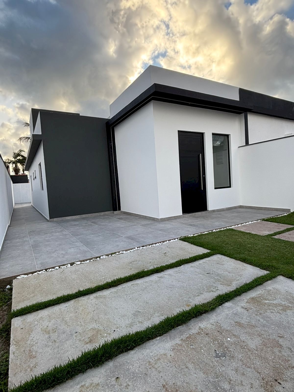 Imagem imóvel CASA MODERNA 2 SUÍTES PISCINA AREA GOURMET